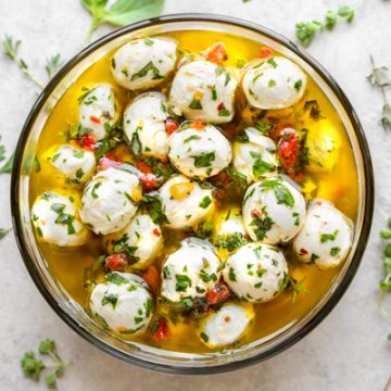 Marinated Mozzarella Balls | thecozyapron.com