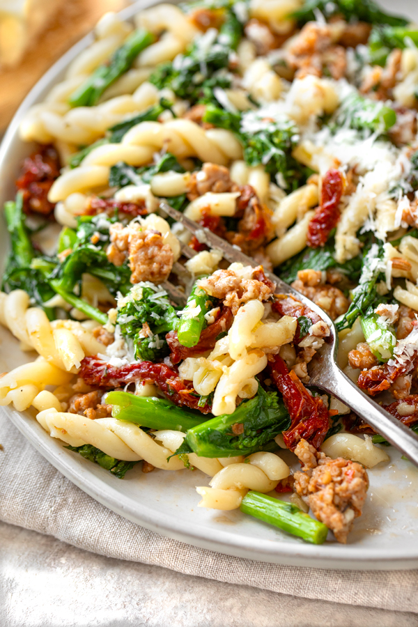 sausage and broccoli rabe pasta | thecozyapron.com