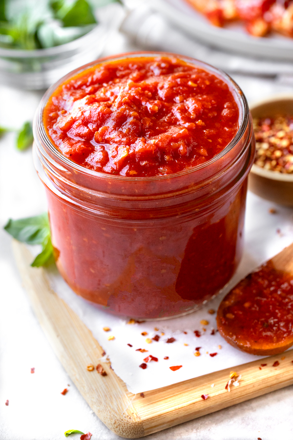 Arrabbiata Sauce ina Glass Jar | thecozyapron.com