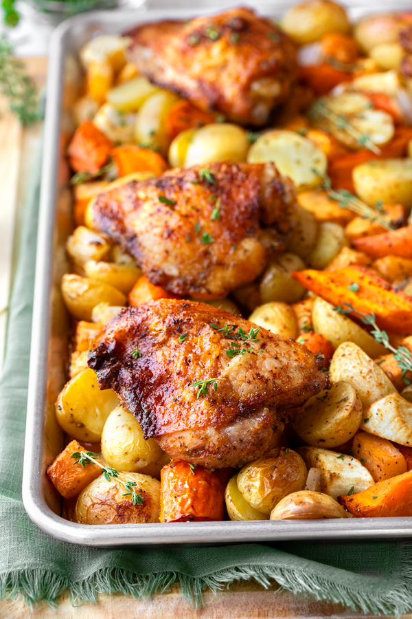 Sheet Pan Chicken Thighs | thecozyapron.com