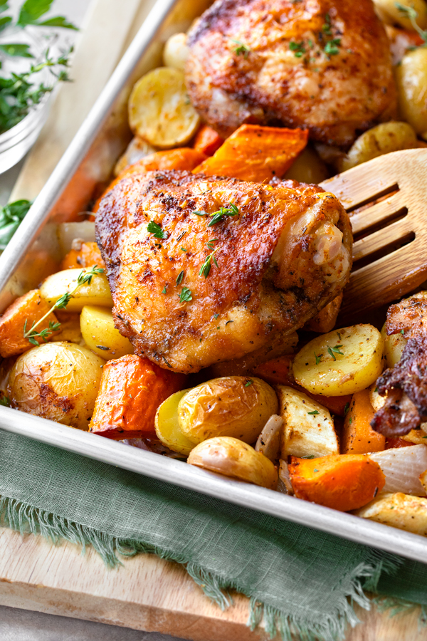 Sheet Pan Chicken Thighs | thecozyapron.com