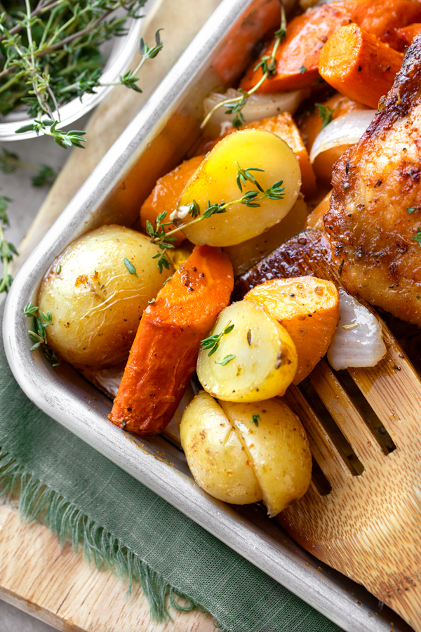 Sheet Pan Chicken Thighs with Vegetables | thecozyapron.com