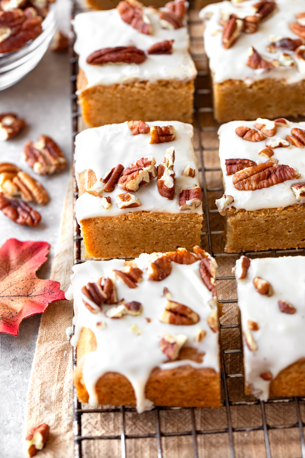 Maple Pecan Blondies on a Wire Rack | thecozyapron.com