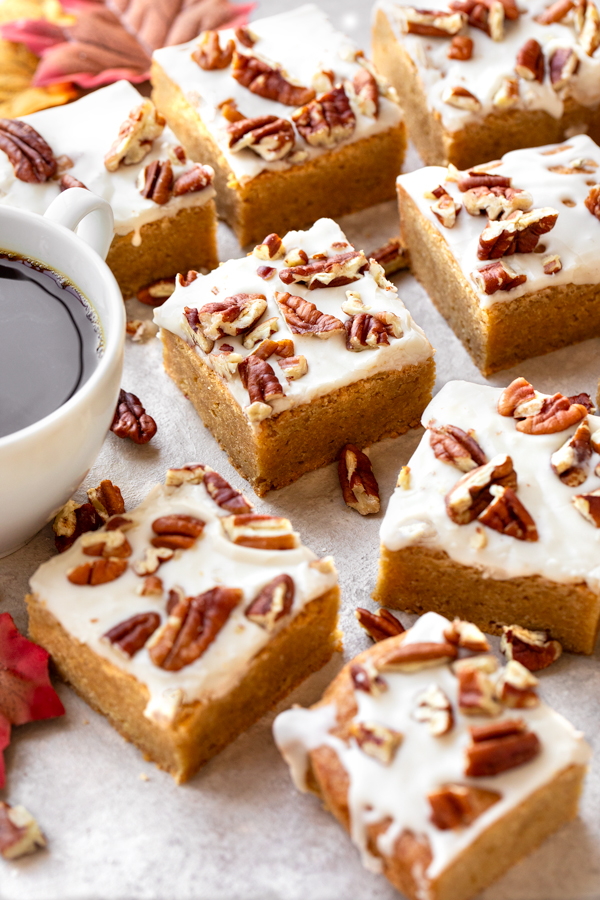 Maple Pecan Blondies | thecozyapron.com