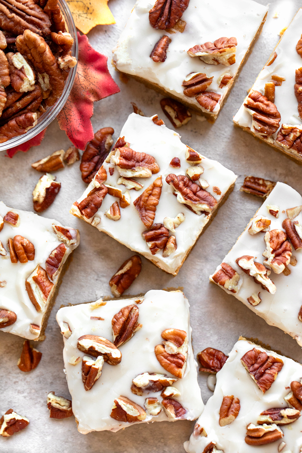 Maple Pecan Blondies | thecozyapron.com