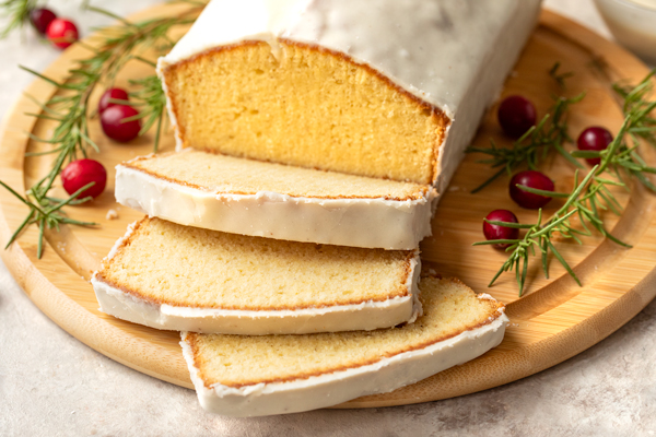 Sliced Eggnog Pound Cake with seasonal decor | thecozyapron.com