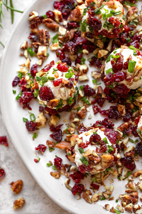 Goat Cheese Truffles Rolled in Cranberries, Pecans and Chives | thecozyapron.com