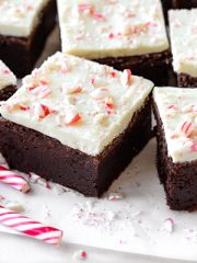 Peppermint Bark Brownies | thecozyapron.com