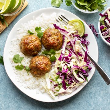 Pork Meatballs with Ginger and Lemongrass | thecozyapron.com