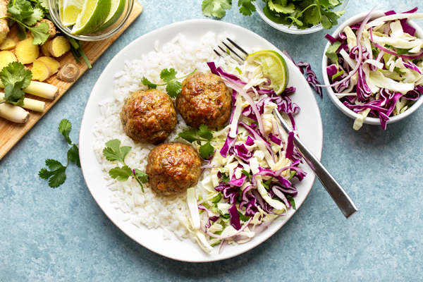 Pork Meatballs with Ginger and Lemongrass | thecozyapron.com