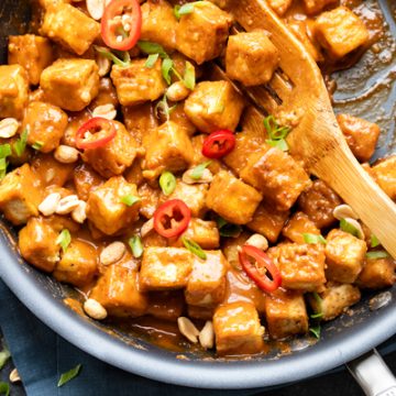 Crispy Tofu with Spicy Peanut Sauce | thecozyapron.com