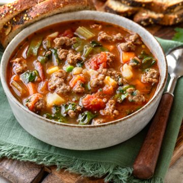 Easy Vegetable Beef Soup | thecozyapron.com
