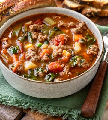 Easy Vegetable Beef Soup | thecozyapron.com