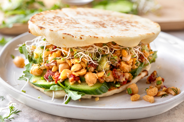 A Vegan Chickpea Salad sandwich | thecozyapron.com