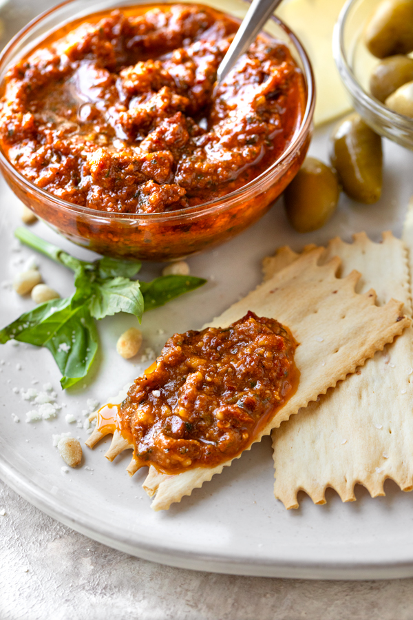 Sun Dried Tomato Pesto on crackers | thecozyapron.com