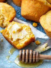 Cornbread Muffins | thecozyapron.com