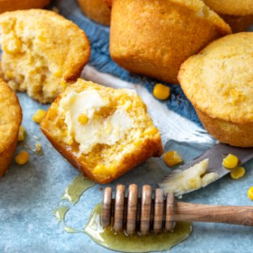 Cornbread Muffins | thecozyapron.com