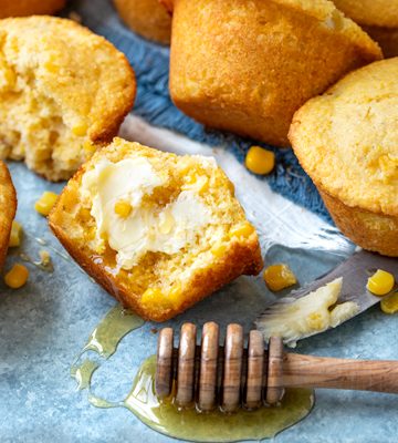 Cornbread Muffins | thecozyapron.com