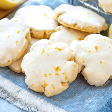 Lemon Cookies | thecozyapron.com
