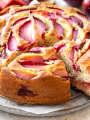 Plum Cake | thecozyapron.com
