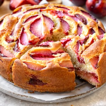 Plum Cake | thecozyapron.com