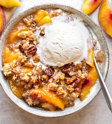 Peach Crisp | thecozyapron.com