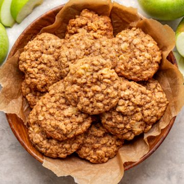 Apple Oatmeal Cookies | thecozyapron.com