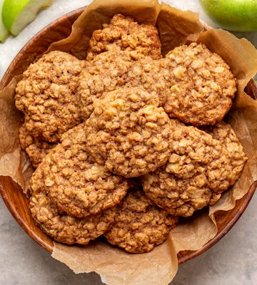 Apple Oatmeal Cookies | thecozyapron.com
