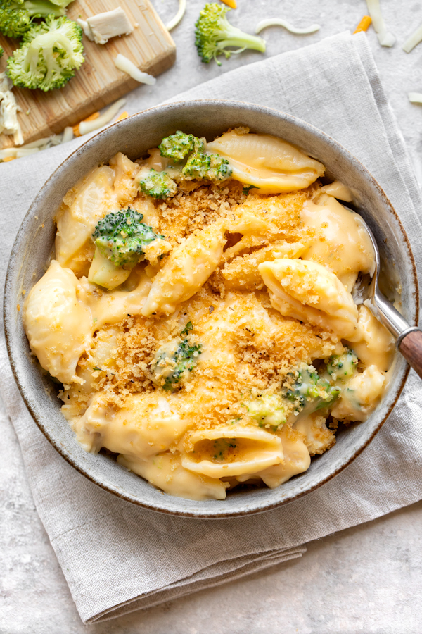 A bowl of Shells and Cheese with Chicken and Broccoli | thecozyapron.com