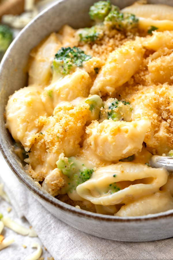 Closeup on a bowl of Shells and Cheese with Chicken and Broccoli | thecozyapron.com