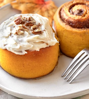 Pumpkin Cinnamon Rolls | thecozyapron.com