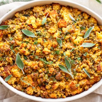 Cornbread Stuffing | thecozyapron.com