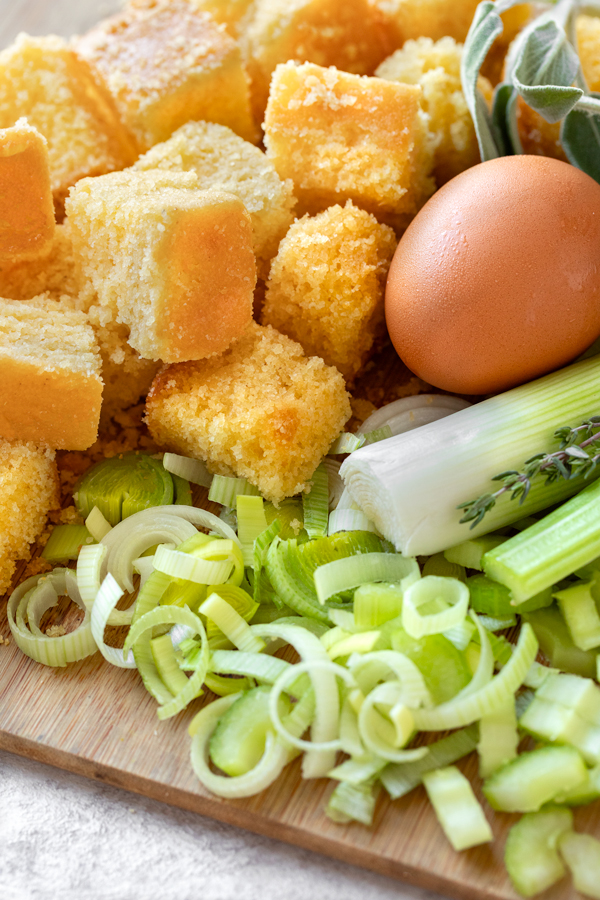 Cornbread Stuffing Ingredients | thecozyapron.com