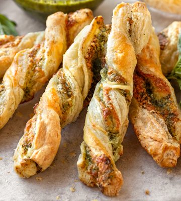 Cheese Twists | thecozyapron.com