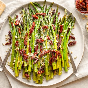 Oven Roasted Asparagus | thecozyapron.com