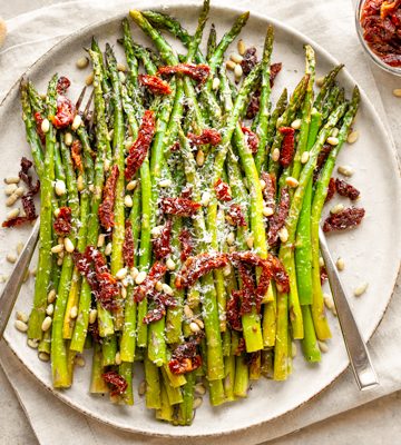 Oven Roasted Asparagus | thecozyapron.com