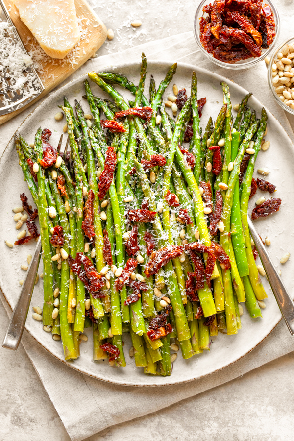 A beautiful serving platter full of Oven Roasted Asparagus | thecozyapron.com