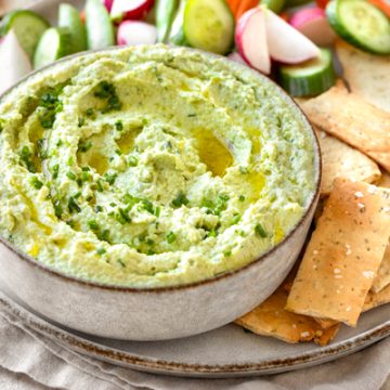 Edamame Hummus | thecozyapron.com