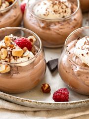 Easy Chocolate Mousse | thecozyapron.com